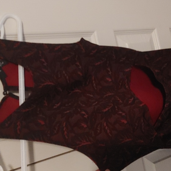 Womans dress With Cut Out On Belly - Picture 2 of 4